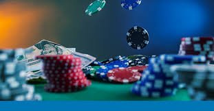 Giao diện nền tảng hubet222 với slot online và live casino trên điện thoại